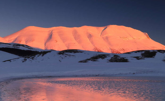 viaggio organizzato dalle marche per una ciaspolata a castelluccio