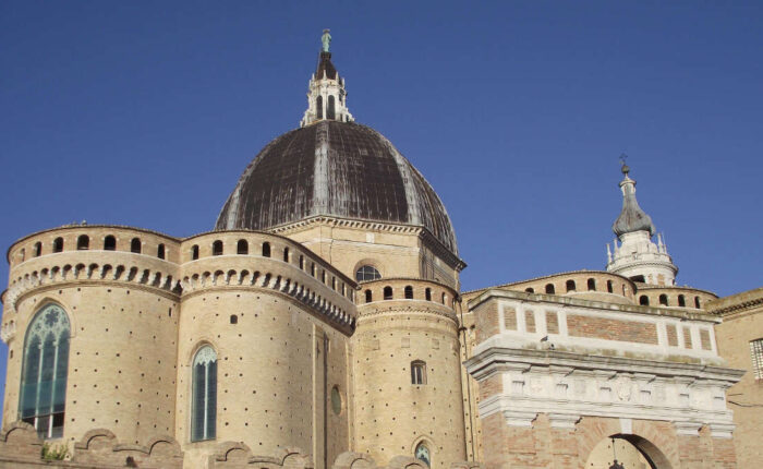 viaggio organizzato cammini lauretani Dalla Verde Umbria a Loreto