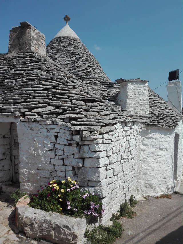 Alberobello una città da scoprire con i meravigliosi trulli bianchi