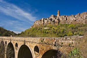 Vacanze organizzate in pullman a Pitigliano la città del tufo