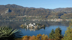 viaggio organizzato al lago d'orta e sacro monte varallo in pullman