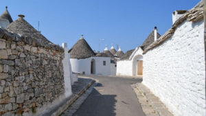 le bianche cittanine trani matera alberobello Trekking tra grotte, trulli e ulivi