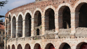 viaggi organizzati all'arena di verona shopping villaggio flover